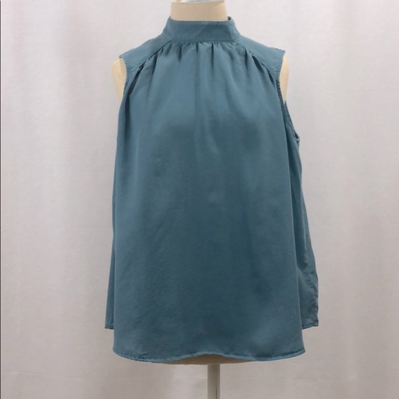 Woman’s sleeveless top - Picture 1 of 4